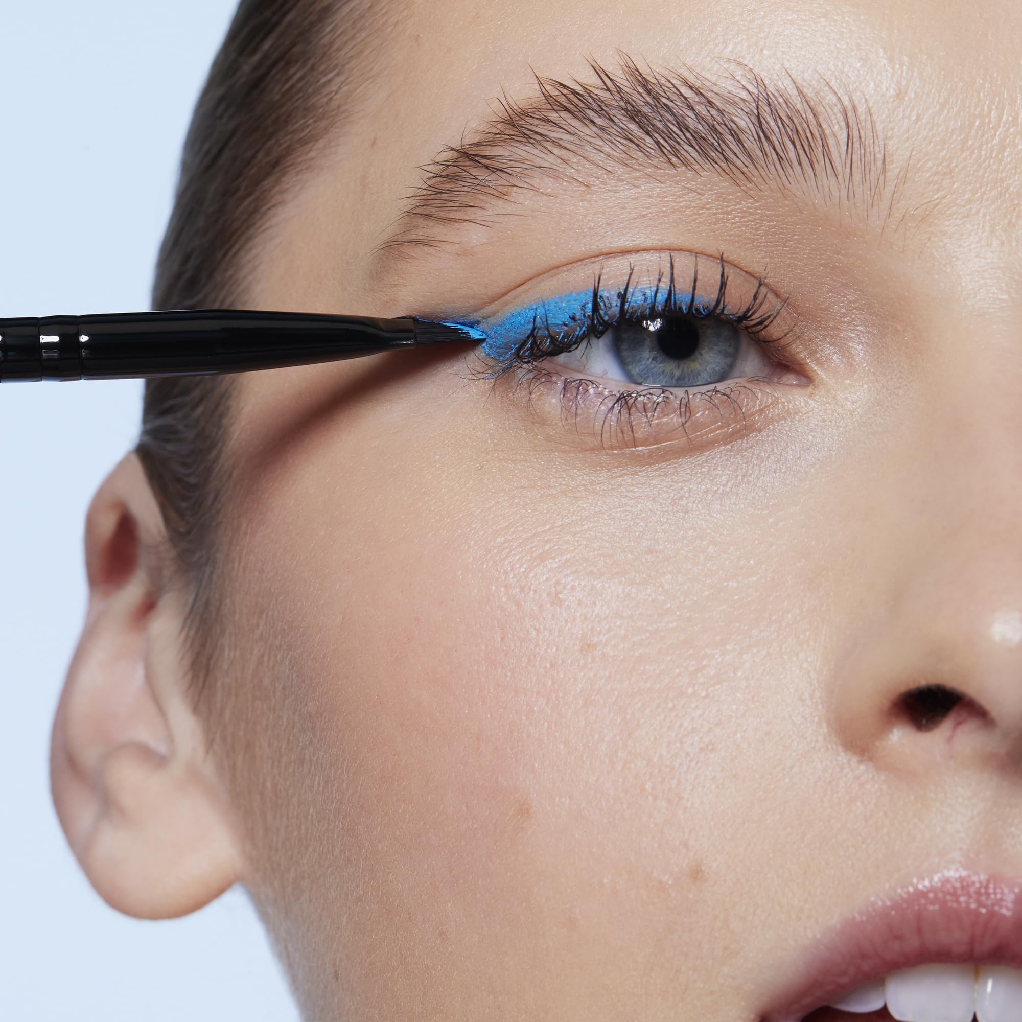 e.l.f. Wing It Liner Brush, Curved Eyeliner Brush For Creating a Precise Winged Look, Made With Synthetic Bristles, Vegan & Cruelty-Free